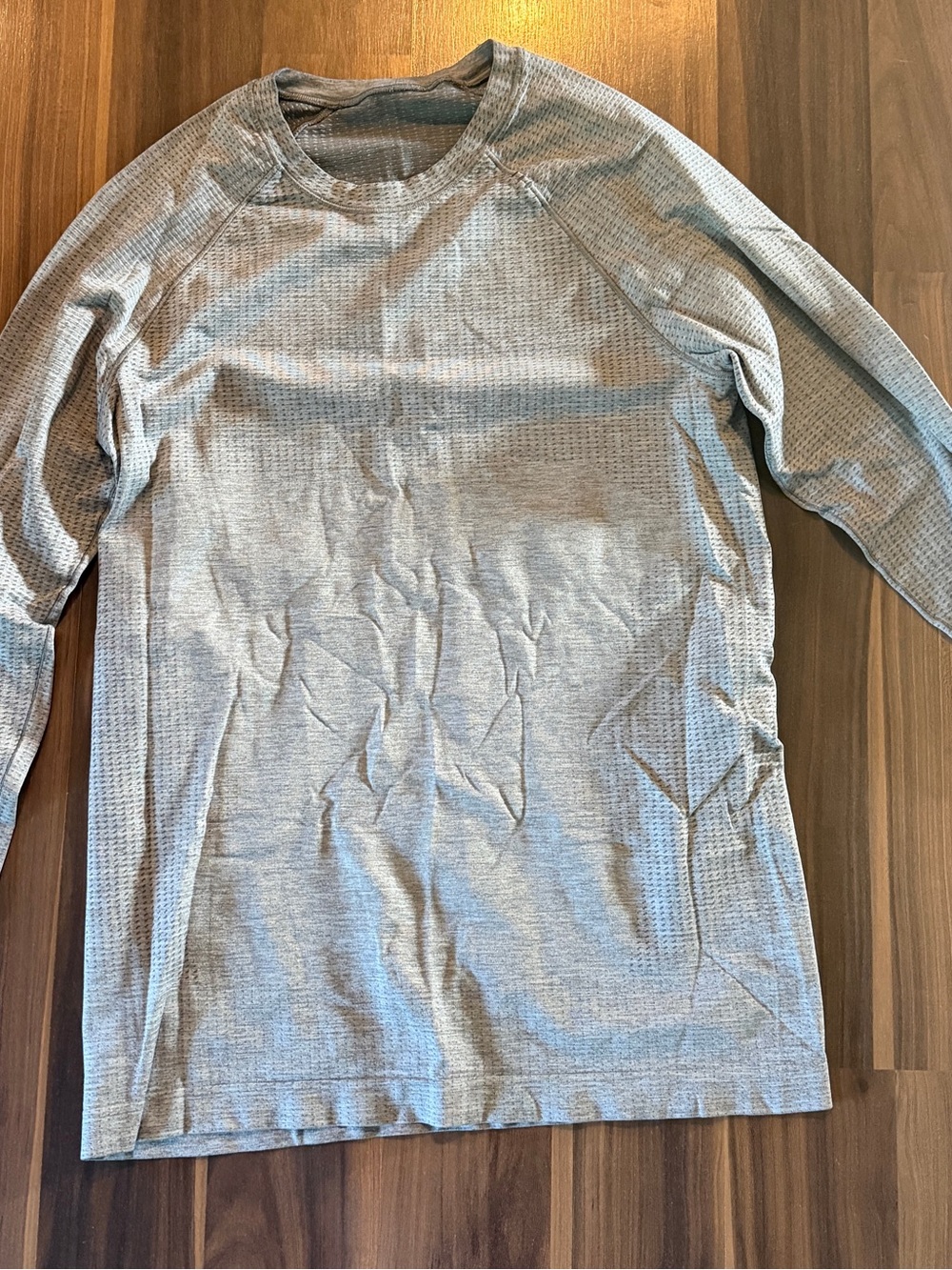lululemon athletica Men's Light Gray Waffle Knit Long Sleeve Crew